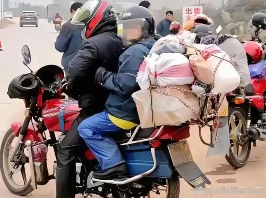 
网约车司机又要愤怒了，这次他们面临的对手居然是摩托车驾驶员。
因为在城市开车也