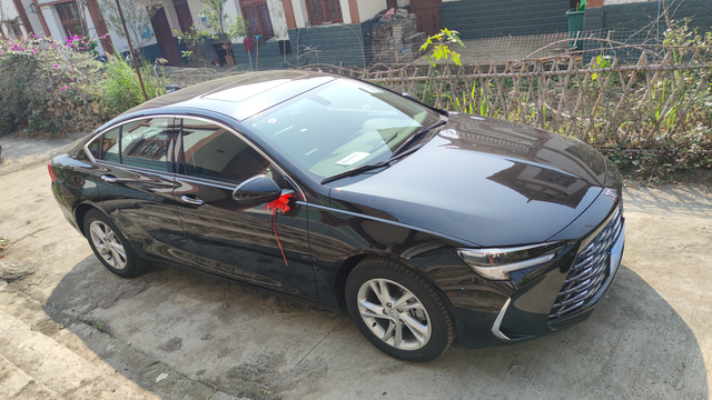 新君威漏电
检测出来电瓶只有4V的电，打电话给4儿子店，售后人员一直推脱，没有实