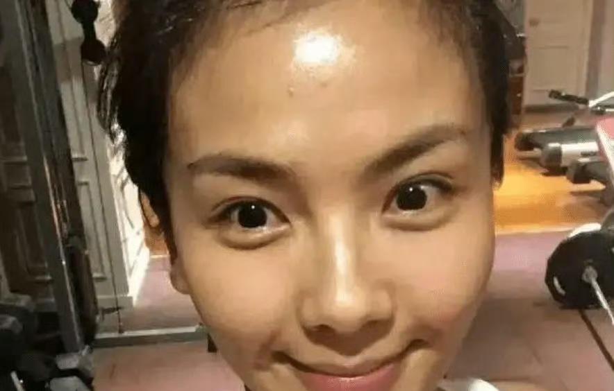 刘涛：素颜我就是黑点儿！
高圆圆：我就是看着老点儿！
马伊琍：我就是看着清爽点！