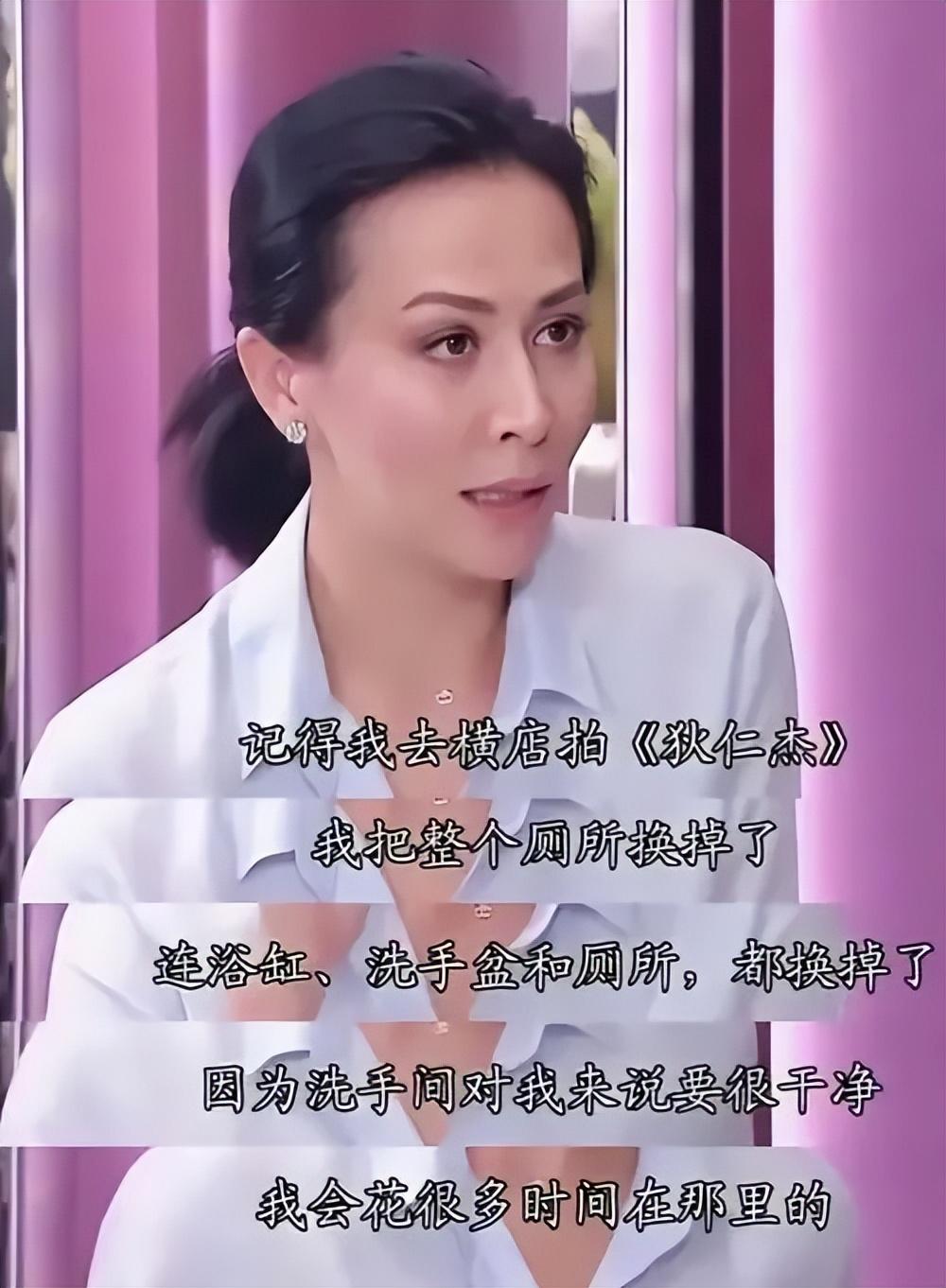 舒淇在刘嘉玲家里打麻将，期间没忍住，去了一趟刘嘉玲的卫生间，刘嘉玲知道后，脸色很