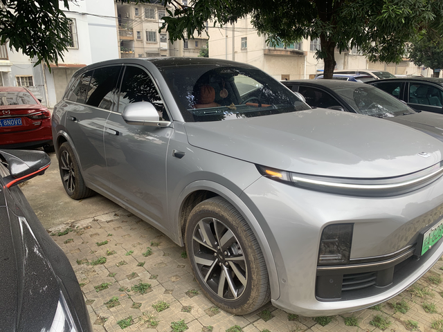 理想L7Pro提车1年
纠结 BBA 后选了 23 款理想 L7 Pro，现在成