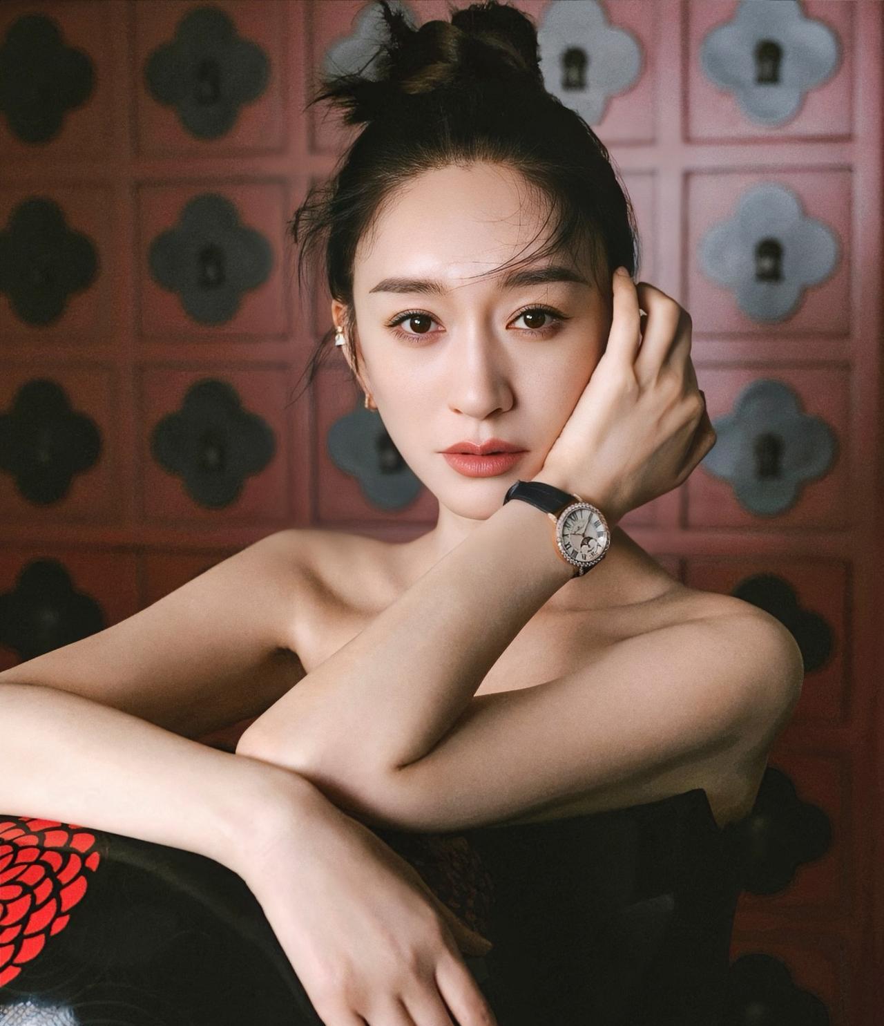 我有一种预感，
李小冉情商低的标签已经无法去除了，
这次不是因为她在节目中乱说话