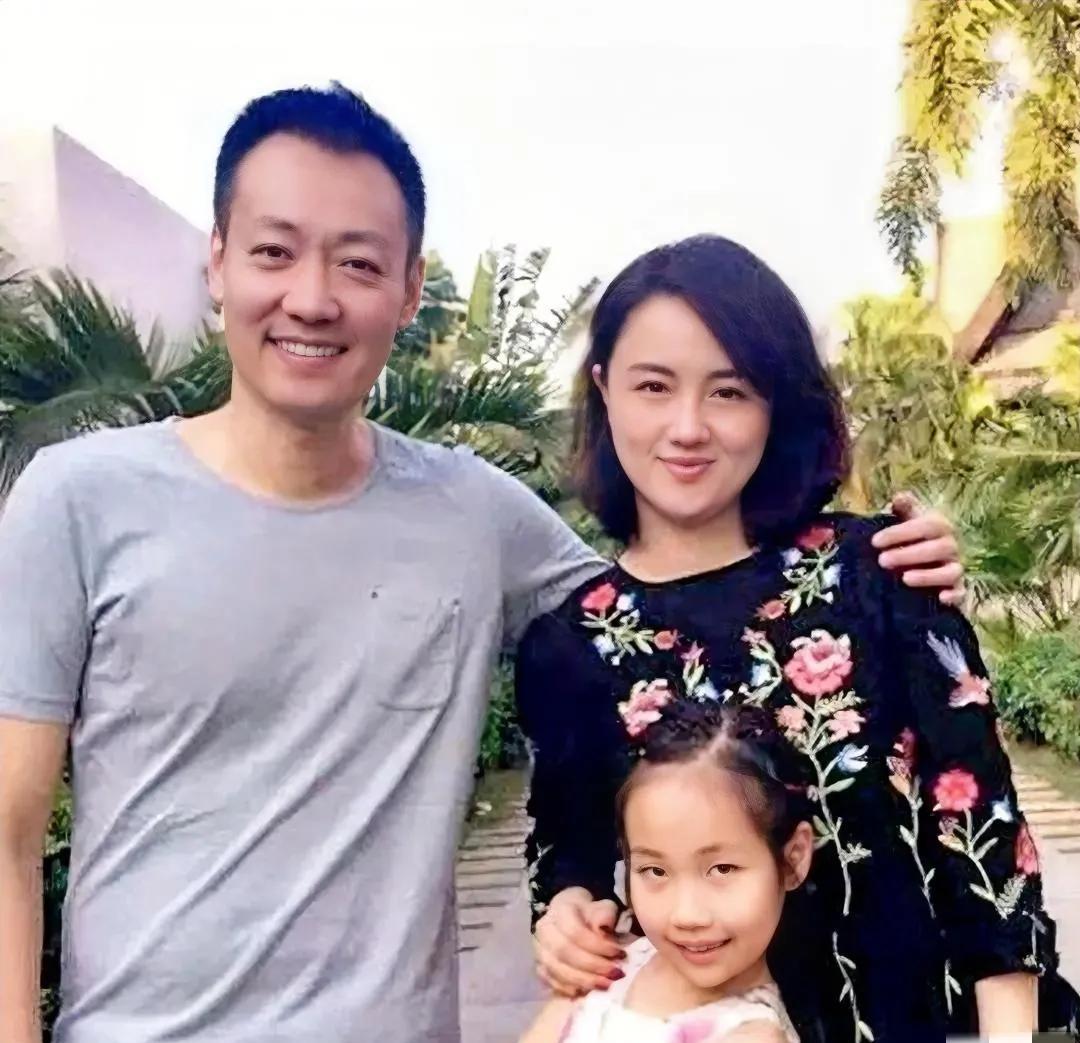 有认识辛柏青的吗？
麻烦告诉他，
我们都知道你失去朱媛媛很伤心，但请你一定要保重