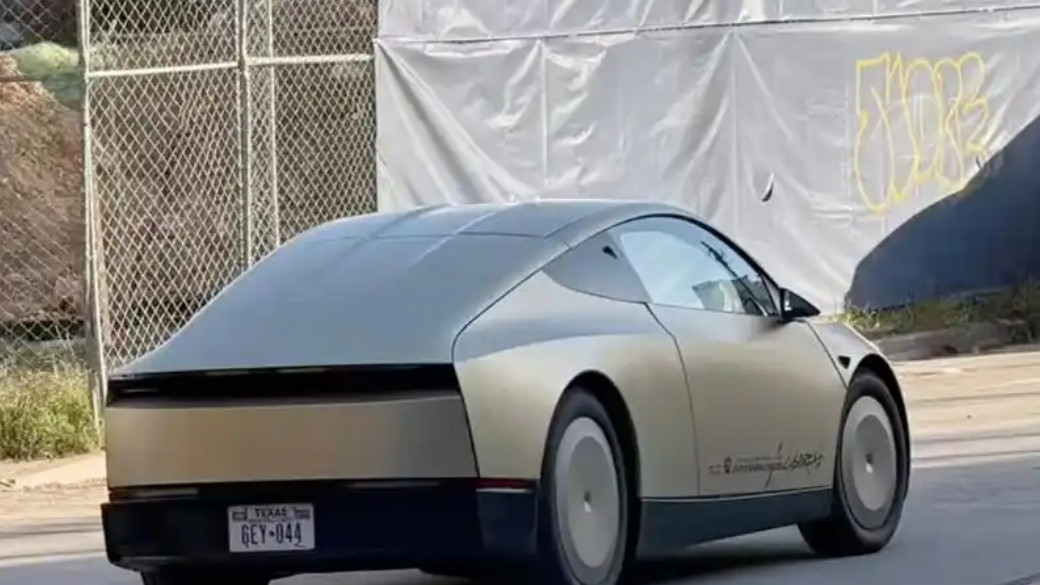 特斯拉Cybercab量产版路试首曝  将搭载完全体FSD