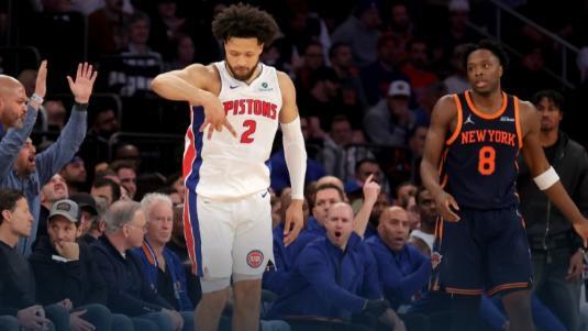 湖人旧将发威！活塞客场扳回一城 ！
在刚刚结束的一场精彩的 NBA 季后赛中，活