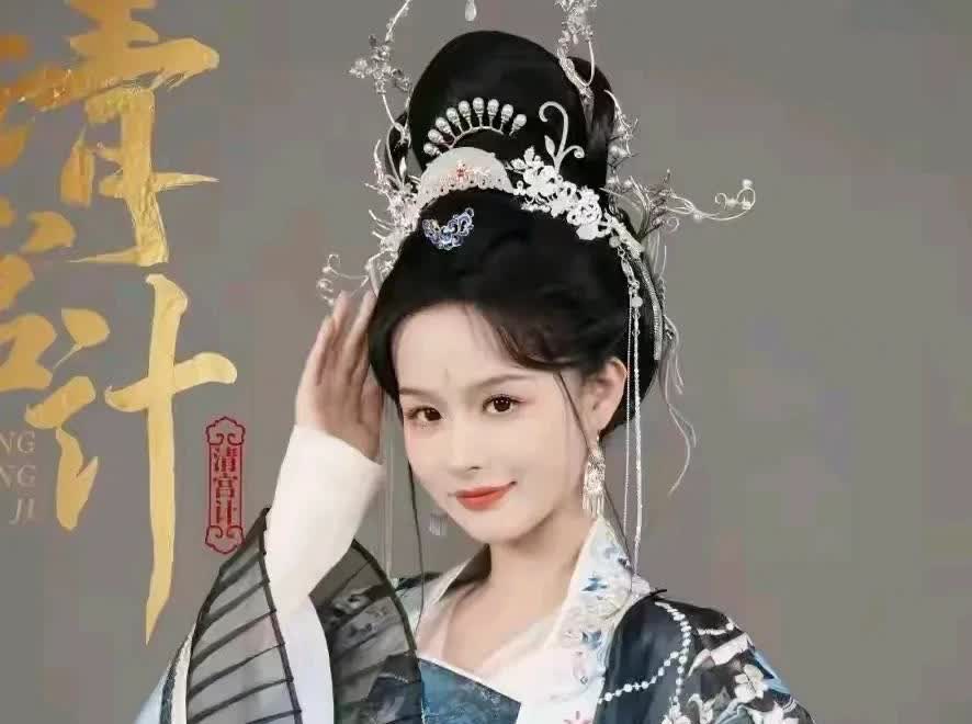 看了余茵这组照片你还会觉得她丑？还会觉得她是丫鬟脸？

余茵短剧圈的流量女王