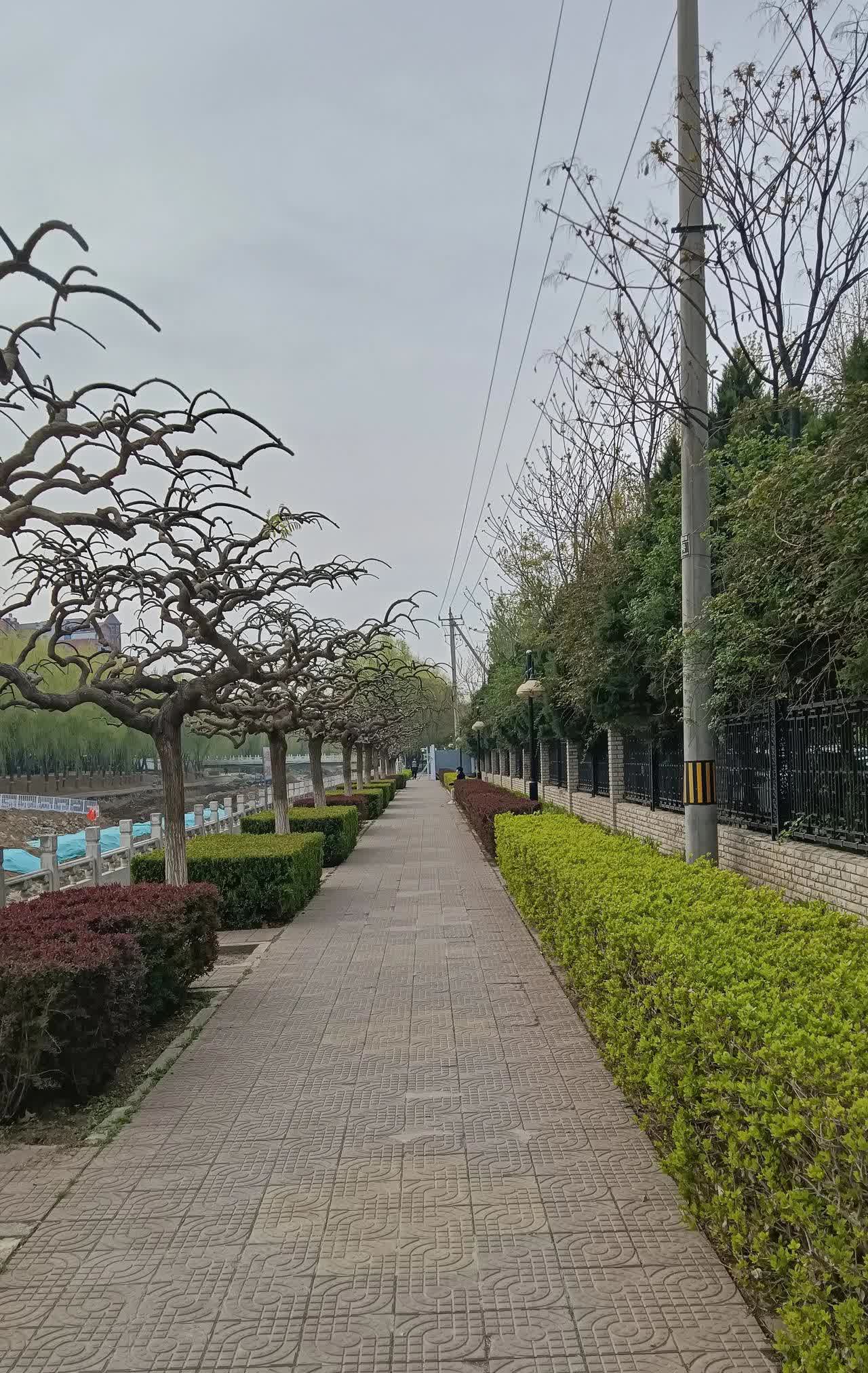 才发现北京到房山良乡，不仅可以乘坐地铁，而且每天傍晚的时候，还有从北京站或者北京