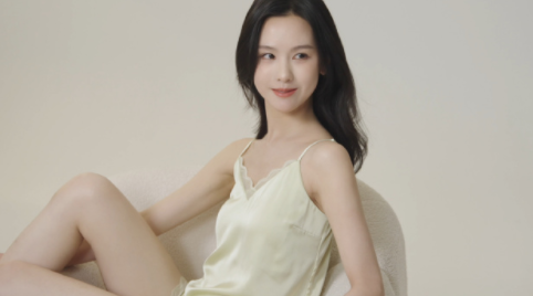 陈都灵的内衣代言照，整体的气质还是很不错的！