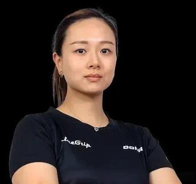 没想到乒坛又传来喜讯！
德国运动员万远开心发文，称:我们订婚了！在夏威夷落日下，