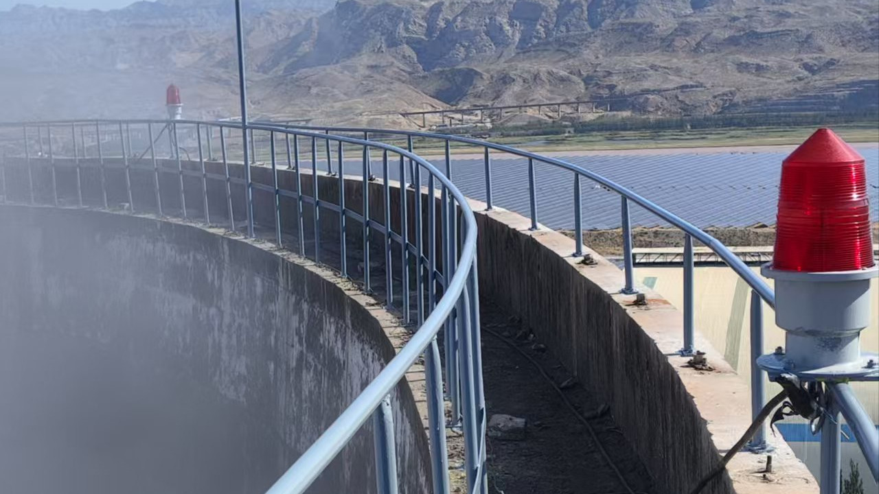 冷却塔航空障碍灯安装项目顺利竣工 航空安全需求