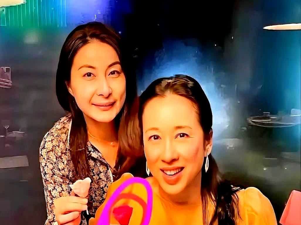 最近郭晶晶被传纠结要不要拼四胎，结果婆婆朱玲玲直接甩话：“三个娃还不够？别为了传