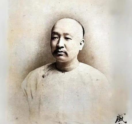 1916年，清末首富盛宣怀留下1300多万两白银的遗产，折合现在约100多亿元。