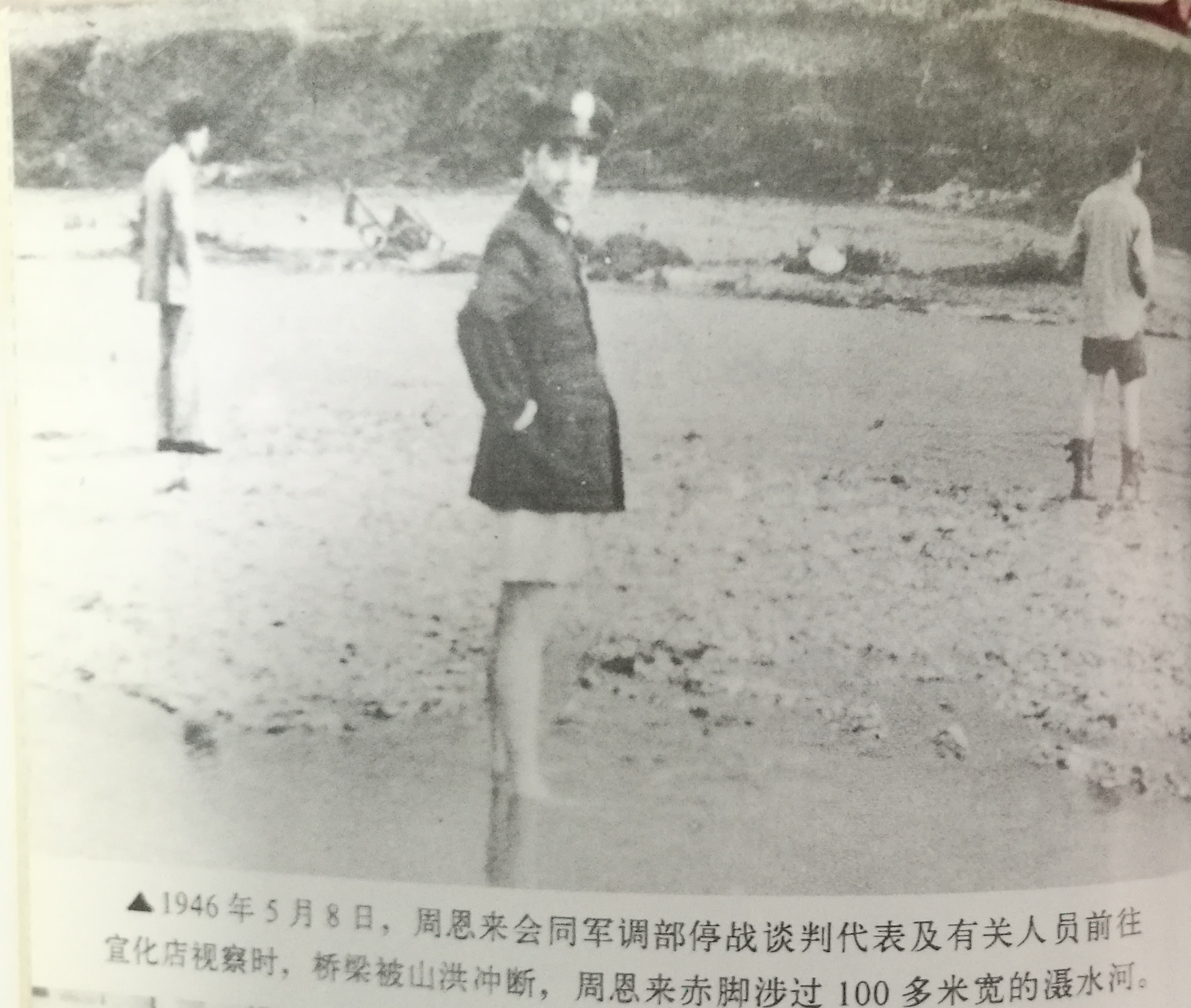 中原突围战役打响之前，敬爱的周总理是最为繁忙的一位，他往来奔走，和国民党方面谈判
