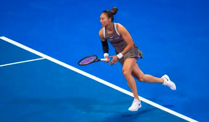 郑钦文多哈赛首秀爆冷，0-2负贾巴尔止步次轮。WTA1000多哈站，7号种子郑钦