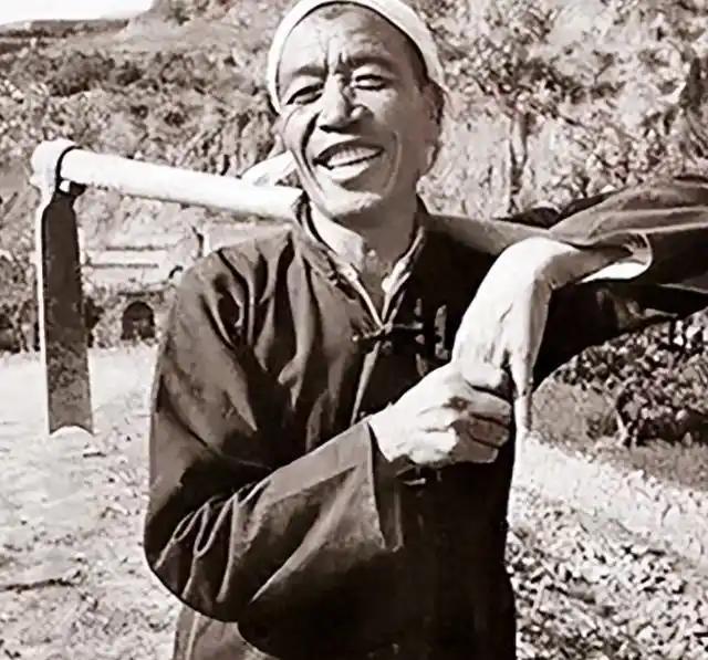 1975年，中国发生了一件让人咋舌的事，农民出身的陈永贵被选为国家副总理，消息一