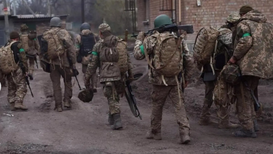 俄罗斯真够狠！吃准泽连斯基的担忧，步步紧逼！第三轮谈判又要移交乌军战士遗体，这一