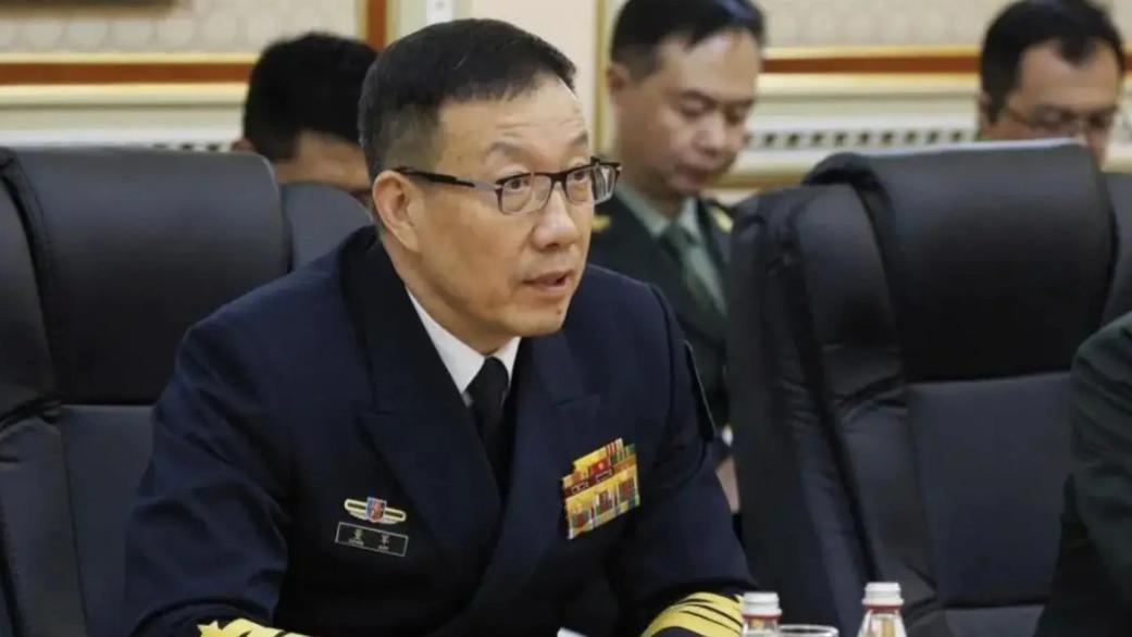 董军发表统一立场，不到24小时，美媒放出消息，特朗普叫停对台军援