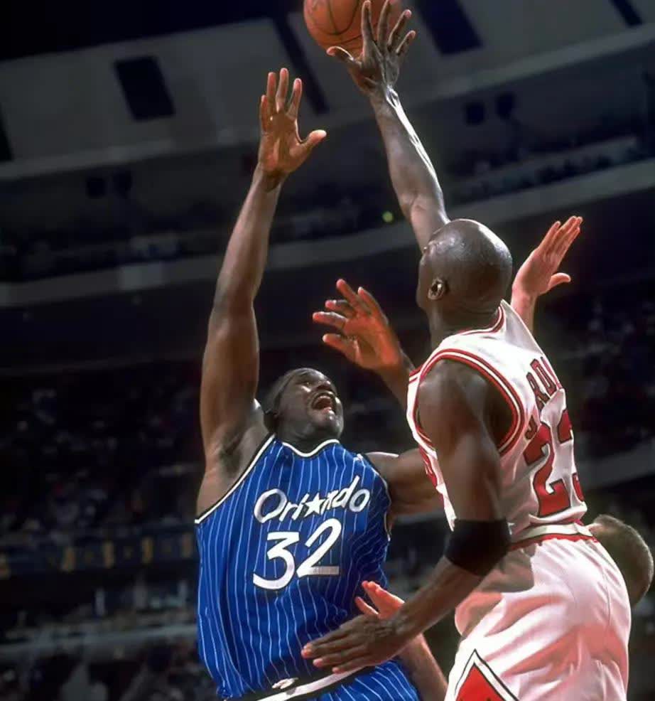 1996年东决，乔丹大战巅峰奥尼尔！
第一场魔术83-121公牛。
奥尼尔2