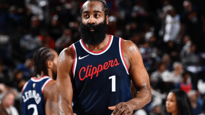 NBA常规赛，快船118-101战胜爵士，取得六连胜。
本场比赛，詹姆斯-哈登出