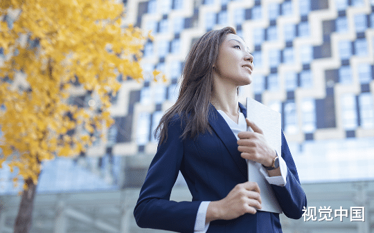 未婚夫逃婚后，我反手收购了他公司