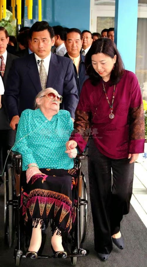 蒋经国的妻子蒋方良，最后一次出现在公众场合的画面