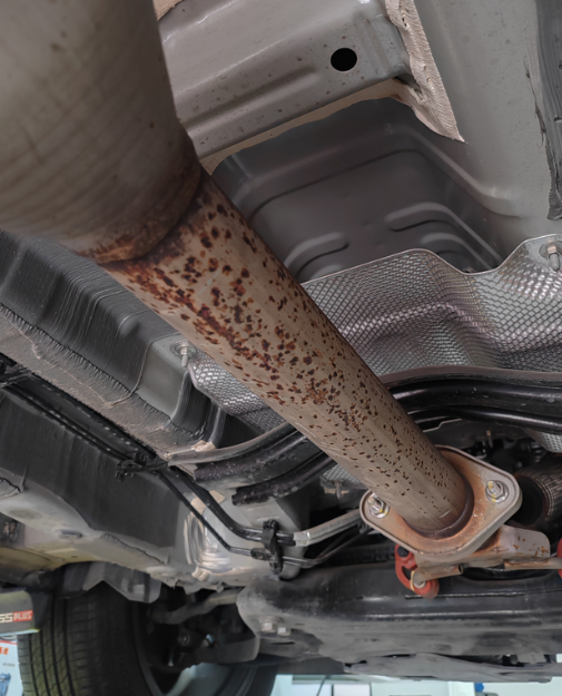 不到两年的车排气管生锈严重，报给4s店和厂家一个星期了，也没回信，我该怎么办？