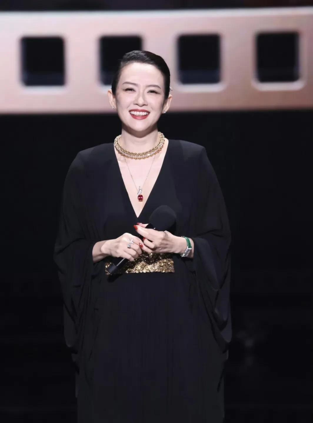 我感觉章子怡不会再结婚了，
不是她年纪大了，也不是她颜值后退了，而是感觉娱乐圈里