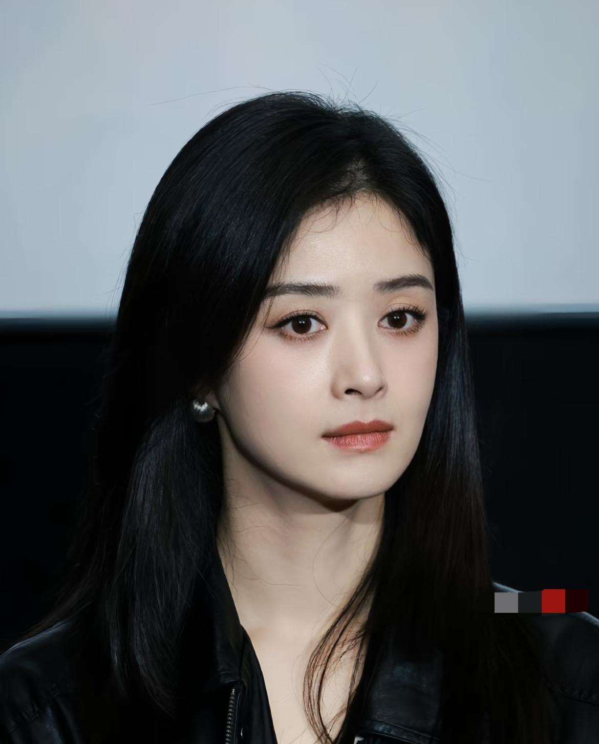 我问闺蜜，
为什么蒋欣42岁突然翻红？
我觉得她长相、演技也就一般啊！结果被闺蜜