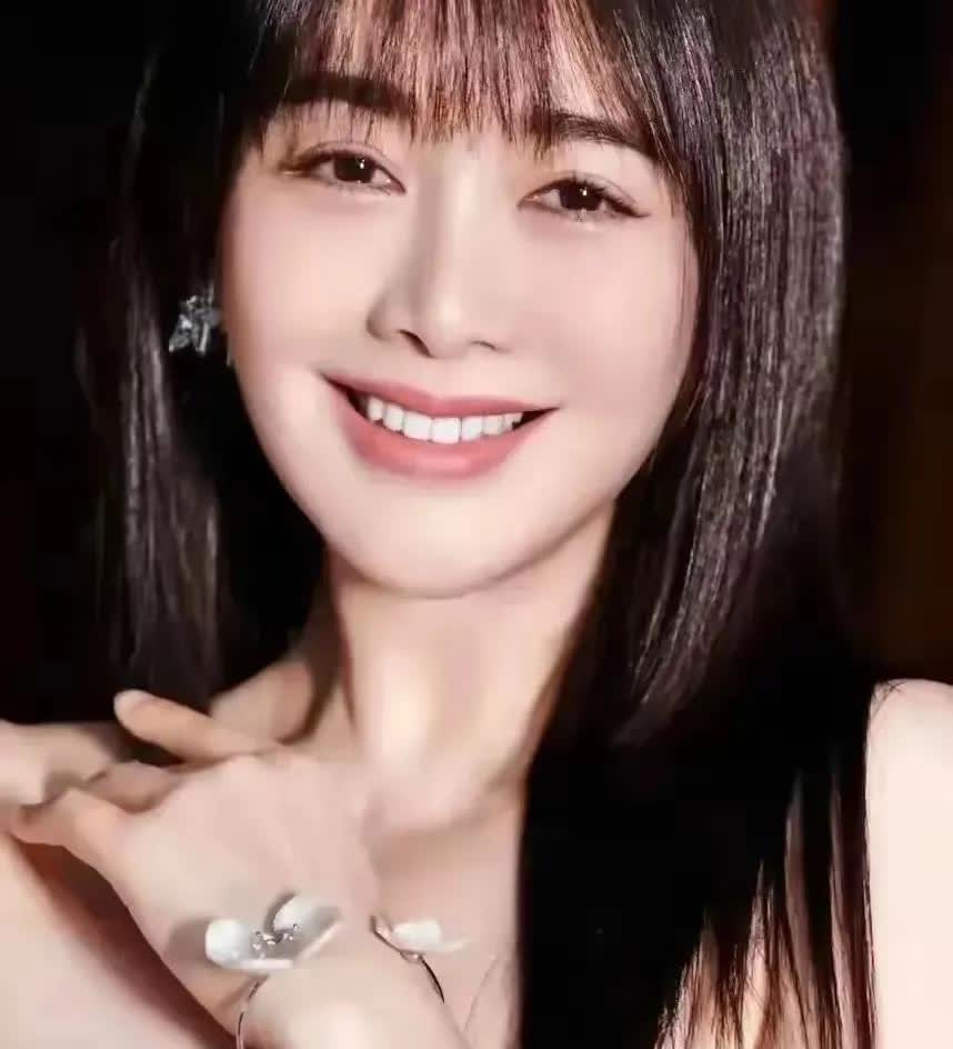 娱乐圈中花期最长的女演员，都有谁呢？
1.唐嫣
2.刘亦菲
3.刘诗诗

