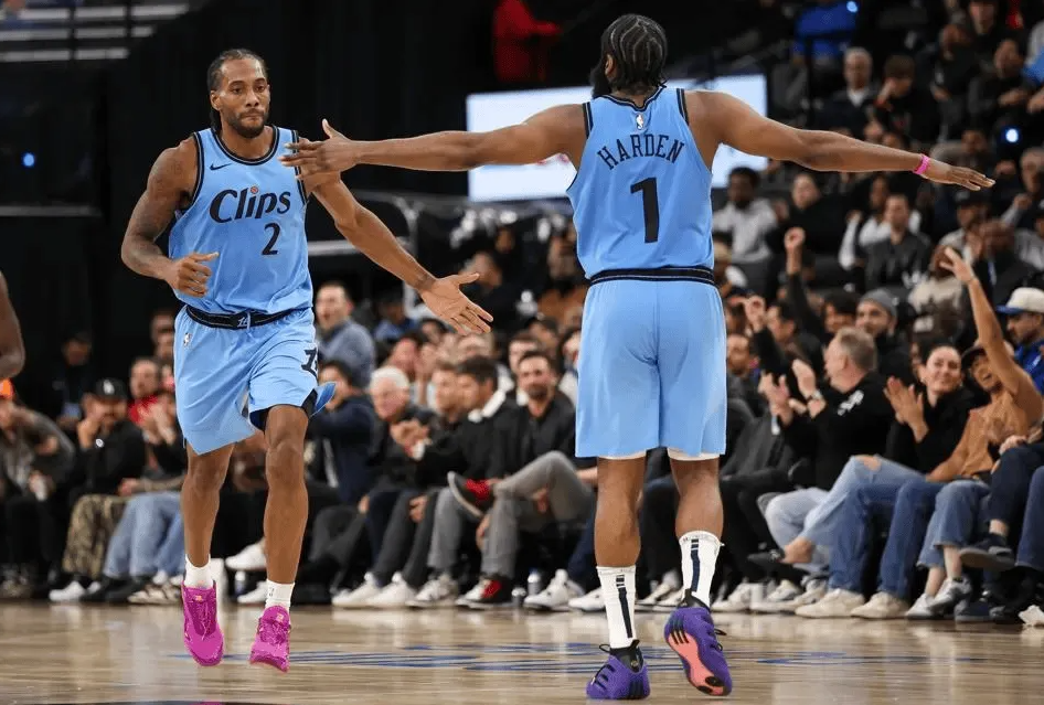 NBA官方公布了新赛季圣诞大战的赛程。其中有8支西部球队参与，分别是马刺、雷霆、