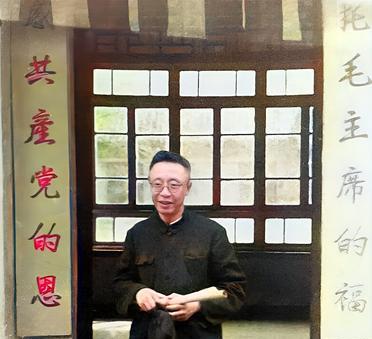 这是末代帝王溥仪在抚顺战犯管理所里接受改造。因为溥仪的特殊身份，当年抚顺战犯管理