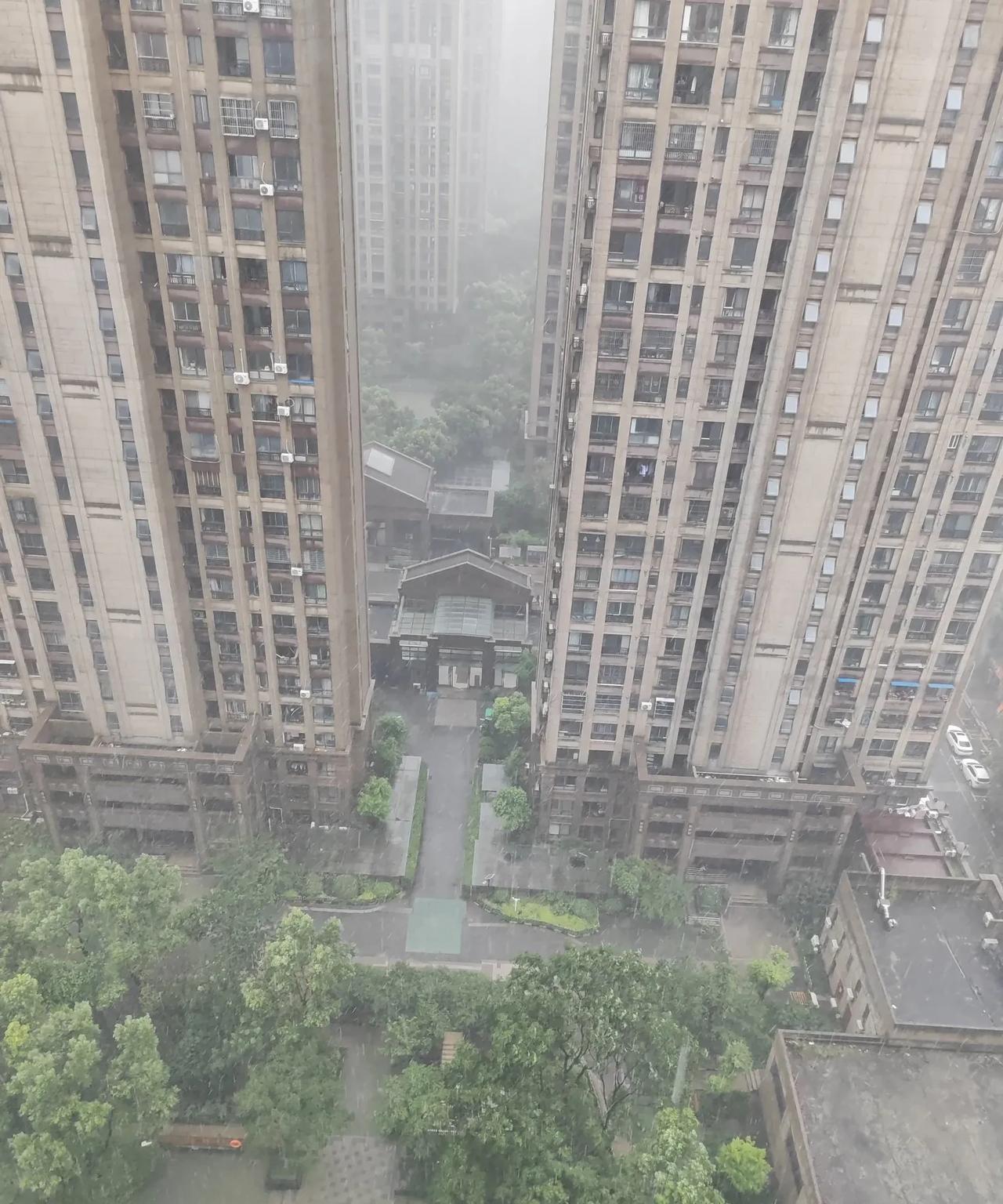 阿塞拜疆还是行动了，俄罗斯出兵4.5万人？
意料之中，高加索成了下一个战场，俄罗