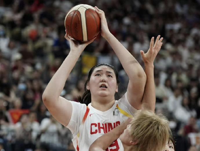 中国女篮三分球22投6中，命中率27.3%
日本女篮三分球34投16中，命中率4