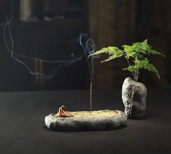 当你翻过命运的一座又座高山，
独自穿过悲喜，
穿过人生的重重叠叠迷障。
你自会懂