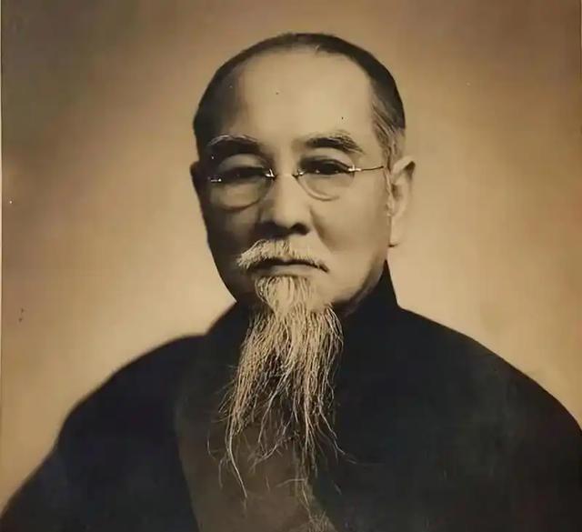 1943年，国府主席林森出车祸重伤住院，蒋介石问戴笠：“林主席的车祸，是不是你安