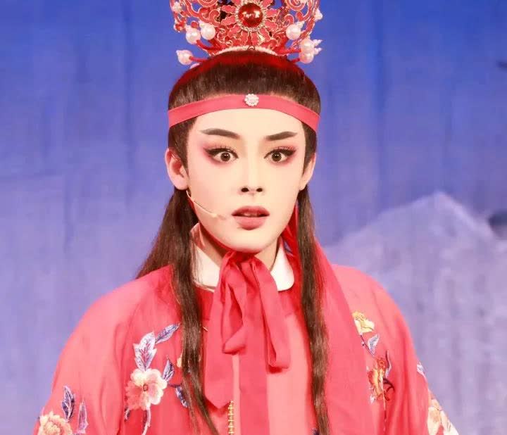 当陈丽君流着泪
出来道歉的时候
她就已经走了，再也回不去了。
因为她已经破
