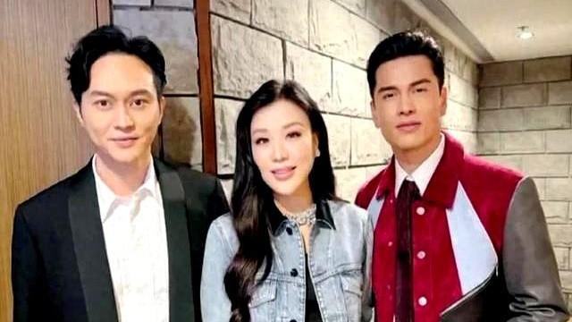 张智霖 甄子丹 吕良伟夫妇出席电影《误判》慈善首映礼，合影养