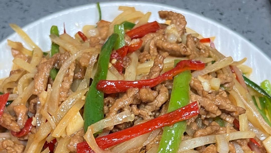 【厨房小白也能封神】土豆丝炒肉，一口下去直接“破防”！