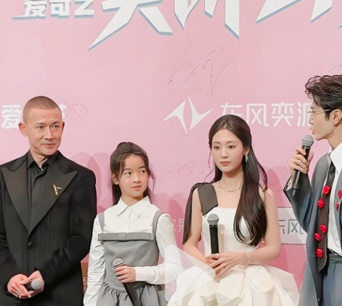 在光怪陆离的尖叫之夜，聂远和女儿携手踏入星光璀璨的殿堂