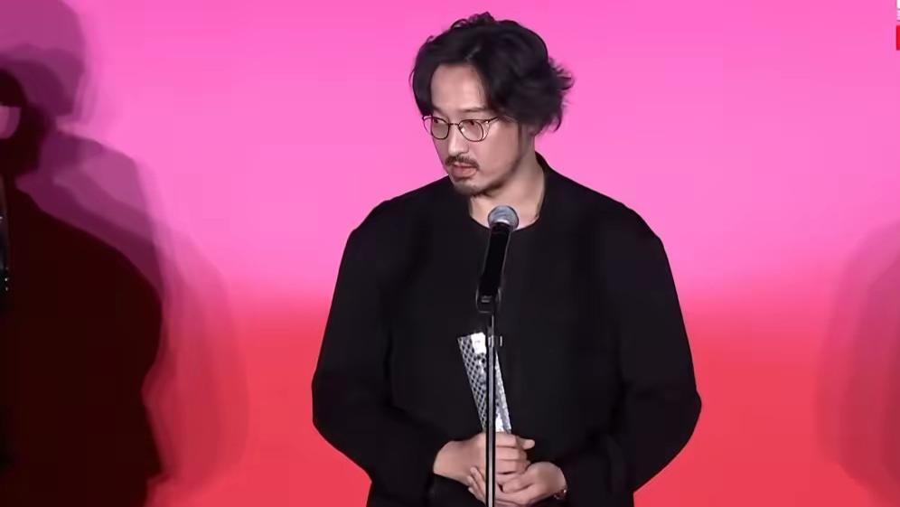 看了观众对王传君拿下东京电影节影帝评价，金晨的话终于有人信了