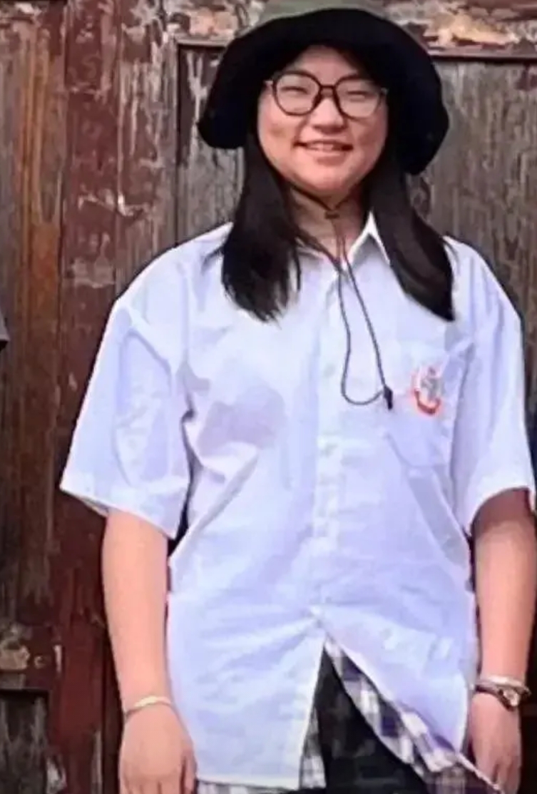 痛心！20岁的大三学生程霞的生命永远留在了丽江。她无父无母，这么多年与姐姐相依为