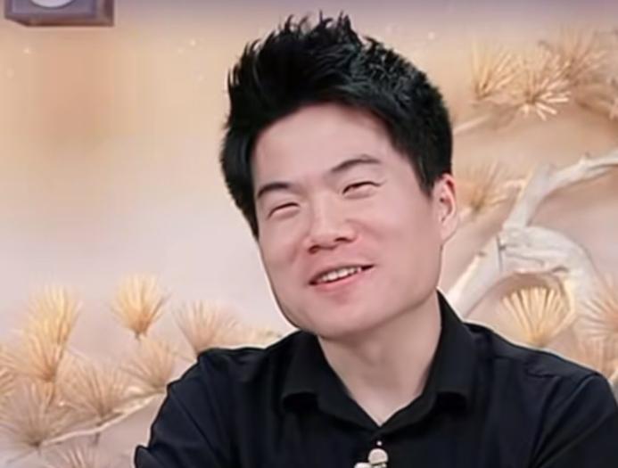 马骞到底有没有女朋友？
宇辉是这样回答的：肯定有！这么有魅力的男人，对吧！又不像
