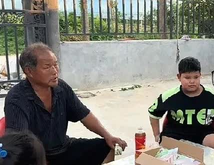 阿杜借他哒的钱会还吗？
李佳打电话质问阿杜为什么拿他哒的钱，阿杜说那是他借他哒