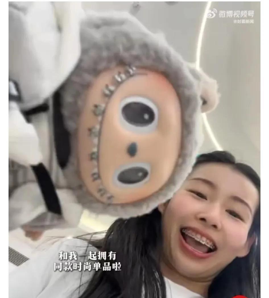 不得不说，现在的医生，为了混口饭吃，也是不容易啊！
从牙科学院毕业的高材生，大概