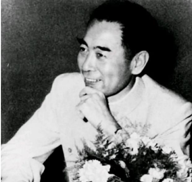 1959年，周尔辉大学毕业。周恩来问他：“毕业了，分在什么地方？”周尔辉说留校工