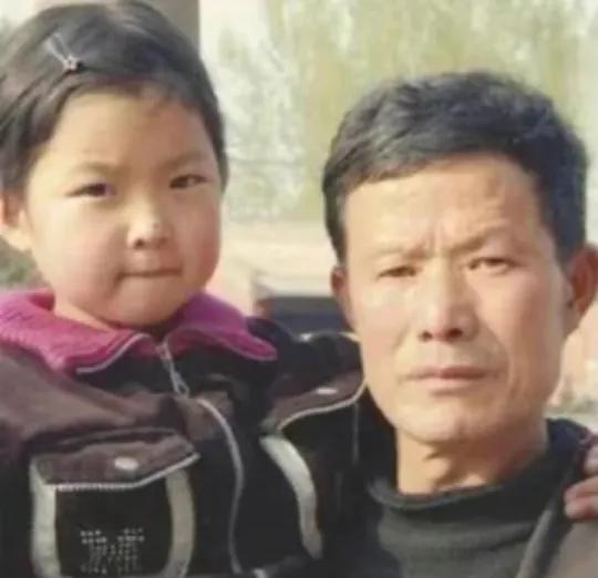《生儿弃女十六年，今朝讨骨反被拒》
苏州街头那声“亲弟弟快死了你见死不救“的嘶吼