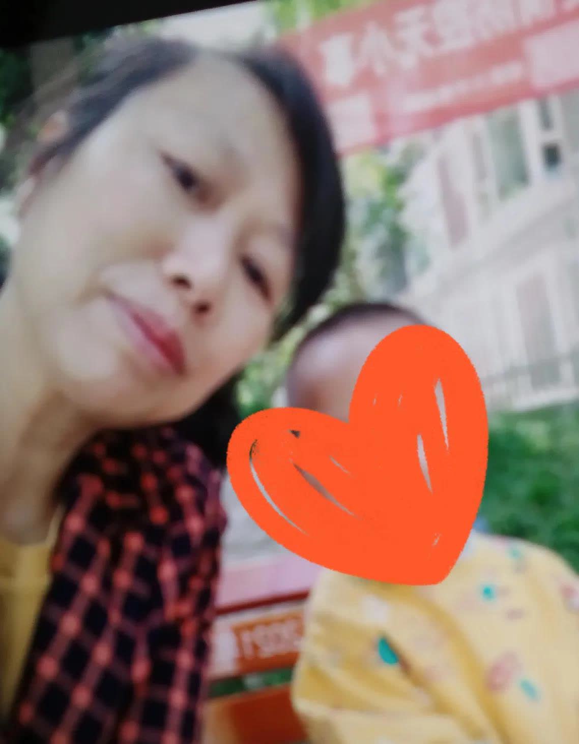 我们做家政的阿姨，一定要有分寸感。
一个宝妈因为育儿嫂打包东西，骂了育儿嫂，说
