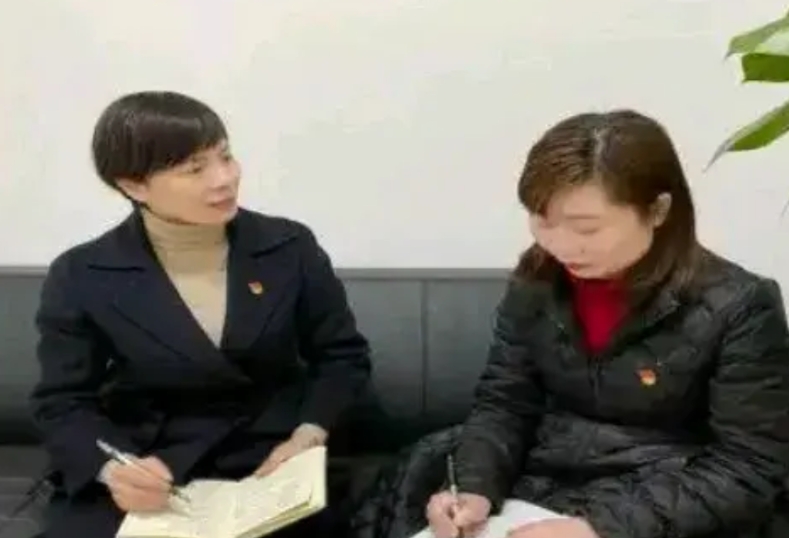 校长陈红梅，长期违规套取小学生伙食费！她把食堂成“提款机”‌，通过虚报采购成本、