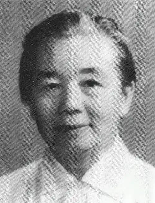 1937年，女红军张琴秋被抓后，1名马家军的旅长厉声喝问她：“你是不是张琴秋？”