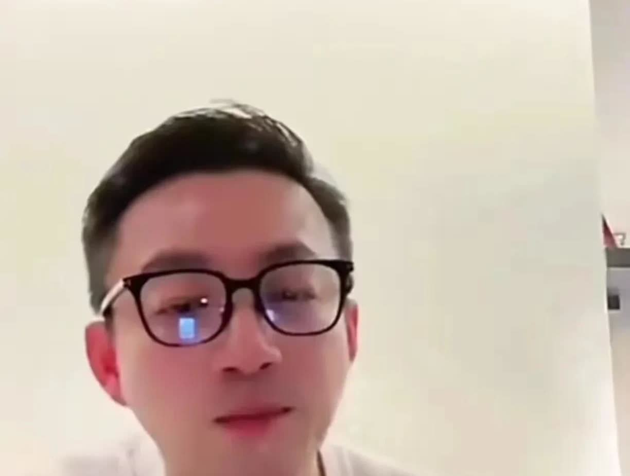 汪小菲现在也不那么憨憨了，也学会了晒幸福膈应人了，这不他一脸幸福的晒出了，马晓梅